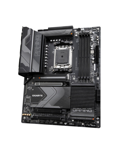 GIGABYTE X670 GAMING X AX Placa base - Compatible con AMD Ryzen 9000 Series CPUs, 16+2+2 Phases Digital VRM, up to 8000MHz DDR5 